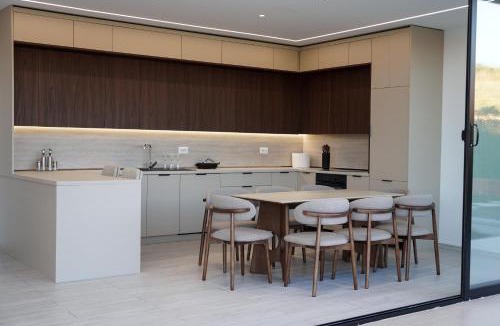 Nikel Villa | Lakeside Palms