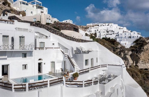 Oia Villa | Lavish Santorini Suite | Eruption Escape Cave Suite | 2 Bedrooms | Breathtaking.