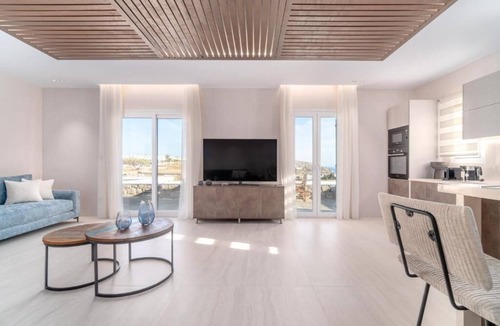Glastros Bed & Breakfast | Le Ciel Suites & Villas