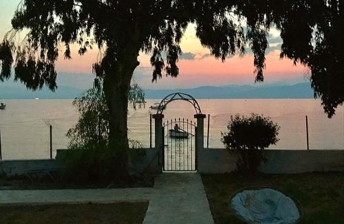 Kavos House | LeMaMi Seafront Bungalows