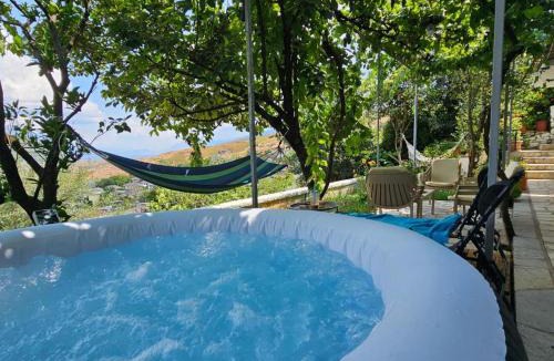 Gjirokaster Apartment | Lemon Garden Apartment-Hot Tub Jacuzzi