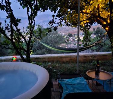 Gjirokaster Apartment | Lemon Garden Apartment-Hot Tub Jacuzzi