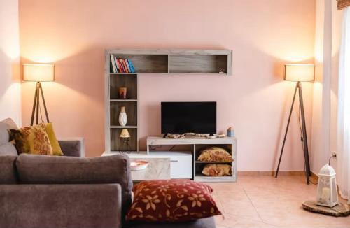 Anatolikos Sinikismos Apartment | Lemon Garden Retreat Kalamata 2min to Beach