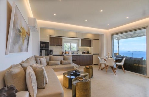 Loutraki Villa | LemonTree Villa Rooftop Jacuzzi And Sea Views