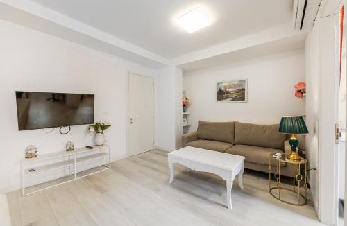 Blloku Apartment | Leo's Garden View Apartment
