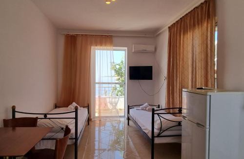 Lukove Hotel | Let Rooms Lukova