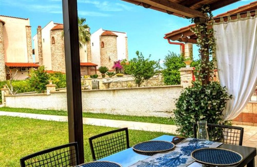 Afytos Villa | Leto Family Villa with access to the beach