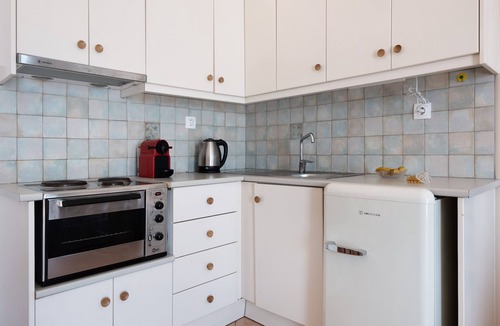 Astypalaia Apartment | Leukanthemo Apartment with Sea View, Wi-Fi, and Air Conditioning