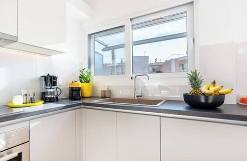 Galatsi Apartment | Light-flooded penthouse