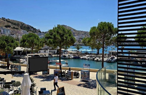 Qender Hotel | Lion Gate Hotel