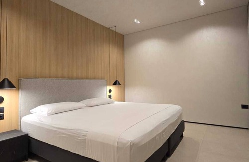 Qender Hotel | Lion Gate Hotel