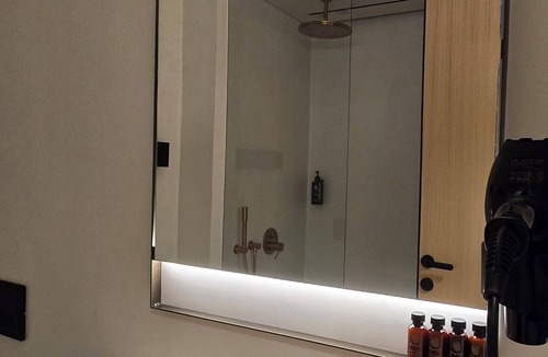 Qender Hotel | Lion Gate Hotel