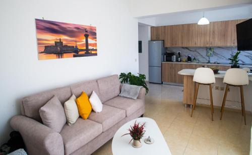 Petaloudes Apartment | LiRa