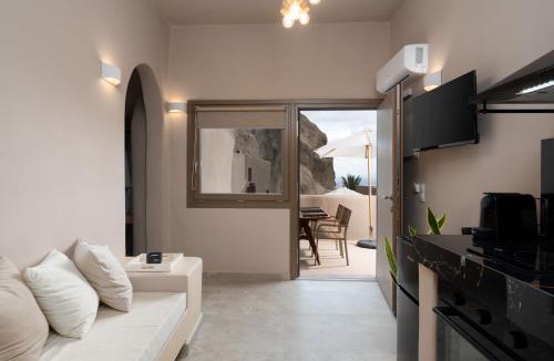 Vourvoulos Villa | Litheos Santorini Luxury Cave Suites