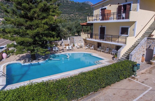 Karavostasi Apartment | Lithos By The Sea