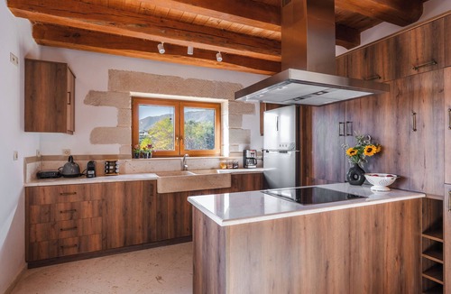Georgioupolis Villa | Lithus Retreat with Jacuzzi & 360° Views