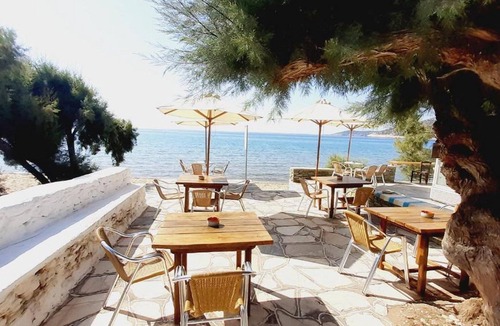 Platis Gialos Apartment | Lodge Narlis - Frini Room - Next to the beach with sea view
