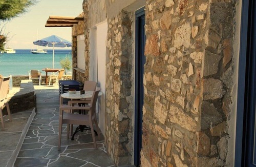 Platis Gialos Apartment | Lodge Narlis - Maria Room - Next to the beach