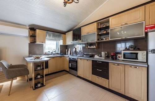Durres Apartment | Loen Spacious Seaside Apartment 3BR Free Parking by PikHost
