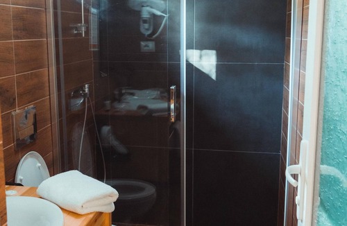 Fushebardhe House | Lord Byron Guesthouse