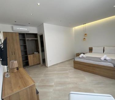 Delvine Hotel | Lori Gardenia Hotel