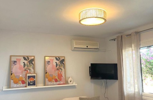 Xifias House | Lovely 1-bedroom apartment in front of sandy beach