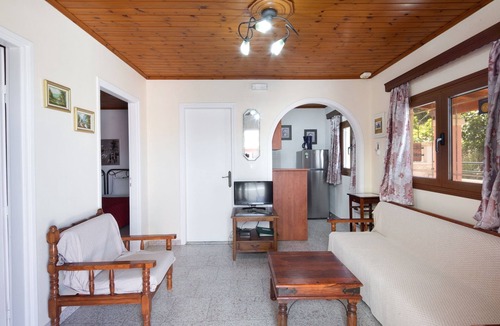 Agios Gordios Cottage | Lovely 2-bedroom cottage, 2 minutes froim the sandy beach