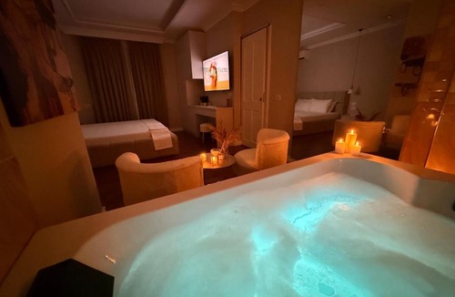 Blloku Apartment | Lunarist Luxury Private Jacuzzi Suites Tirana