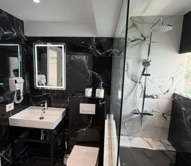 Elbasan County Hotel | Lundra