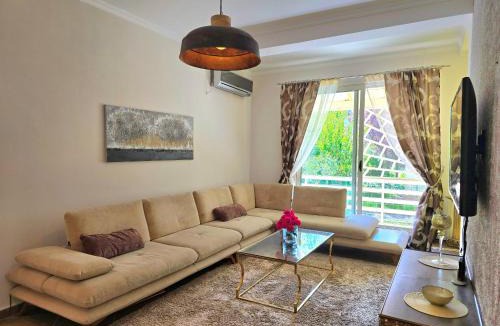 Ishem Villa | Lura 1 Holiday House 235