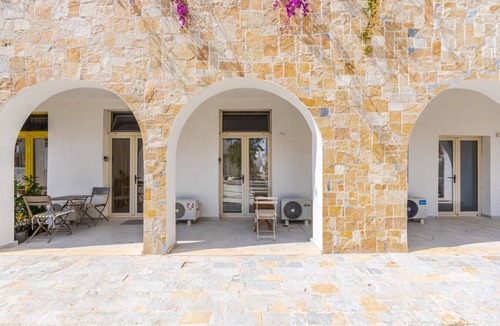 Dhermi Apartment | Luvra 2 | Dhërmi – Relaxing Pool View Stay