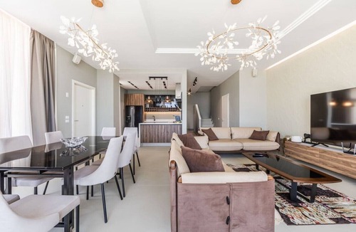 Jala Villa | Luxe Green Coast Villa | Jacuzzi & Free Buggy by PikHost