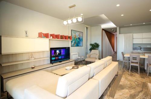 Jala Villa | Luxurious 5 Bedroom Beach Villa
