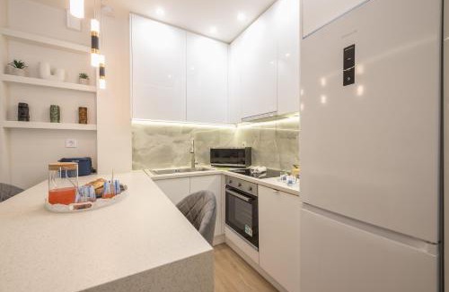 Agios Panteleimonas Apartment | Luxurious, Equipped, Metro-Facing Flat in Athens