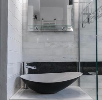 Ampelokipoi Apartment | Luxurious penthouse with Jacuzzi