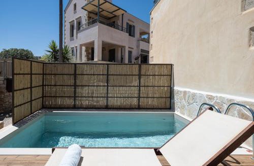 Kaliviani House | Luxurious stone cave with pool and sea view