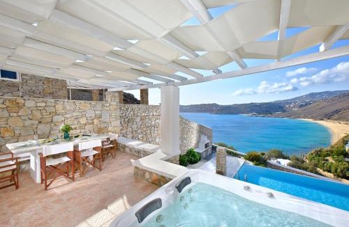 Elia Villa | Luxurious Villa Ostria