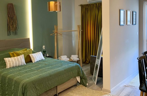 Zavlani Apartment | Luxury-1bed Apartment With Porch in Greece