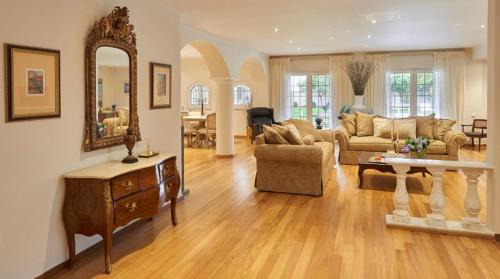 Kalyvia Thorikou Villa | Luxury 4 Bdrm Villa with Pvt Pool on the beach