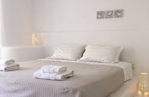 Houlakia Villa | Luxury 5 BDR Cycladic architecture Villa ✓heated pool✓groups and family friendly