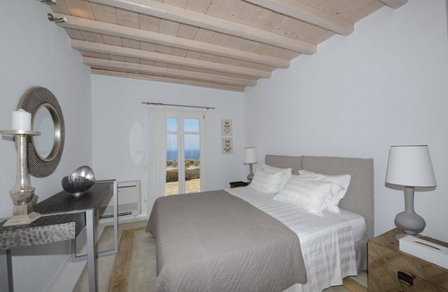 Houlakia Villa | Luxury 5 BDR Cycladic architecture Villa ✓heated pool✓groups and family friendly