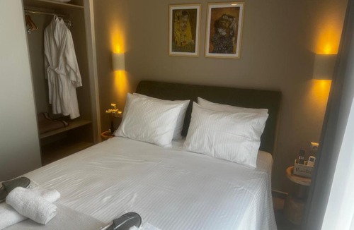 Petra House | Luxury apartments Stavroula