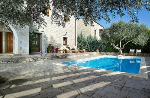 Atsipópoulon Villa | Luxury Crete Villa | Villa Kyveli | private Pool | Beautiful Interior