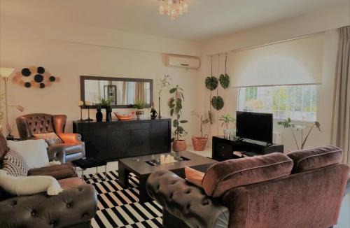 Glyfada Apartment | Luxury Garden Apartment Glyfada