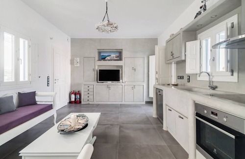 Kamari Villa | Luxury Santorini Villa with Private Pool, Jacuzzis and Sea View