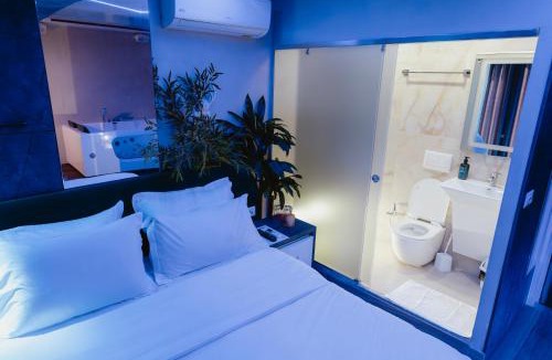 Blloku Hotel | Luxury Suite by The Bubbles Jacuzzi Rooms