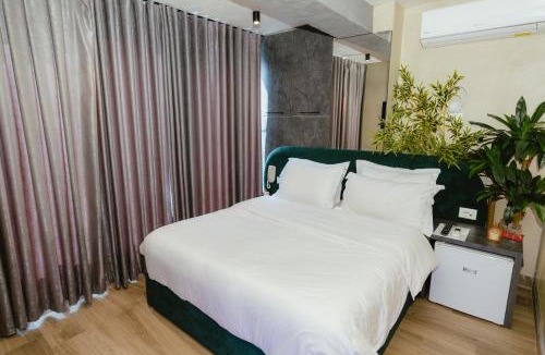 Blloku Hotel | Luxury Suite by The Bubbles Jacuzzi Rooms