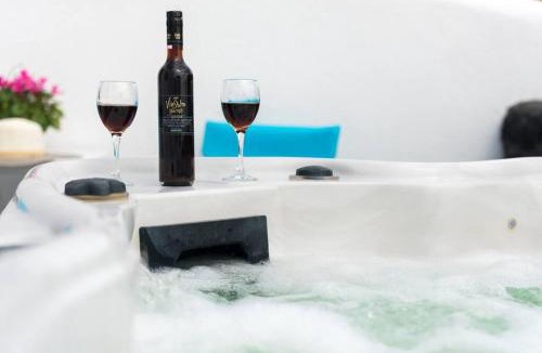 Perissa Apartment | Luxury Vacation Villa Irene with private juccuzi