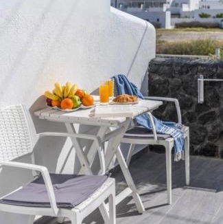Perissa Apartment | Luxury Vacation Villa Irene with private juccuzi