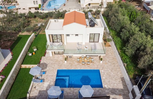 Agia Villa | Luxury villa within walking distance to the beach!